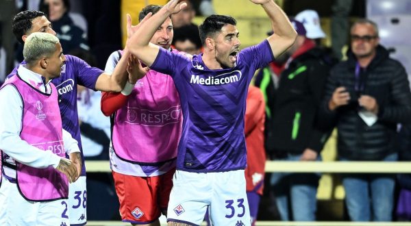 La Fiorentina perde 3-2 con il Lech Poznan ma va in semifinale