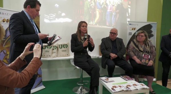 Perugino e Signorelli, al Vinitaly la guida sui due grandi artisti