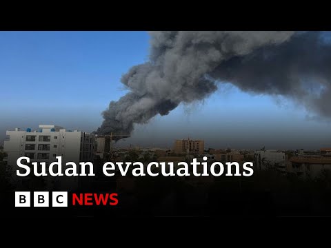 Sudan humanitarian crisis as diplomats flee – BBC News