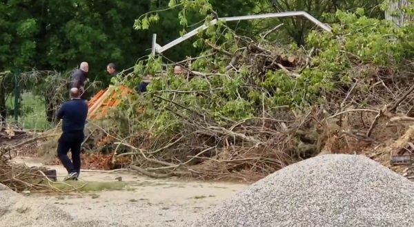 Incidente sul lavoro, cede piattaforma, due morti nel Milanese