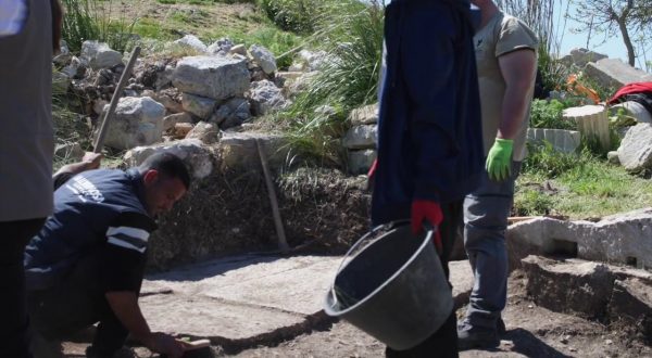 Torna alla luce l’antica strada lastricata di Segesta