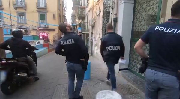 Blitz anti camorra a Napoli, 53 misure cautelari