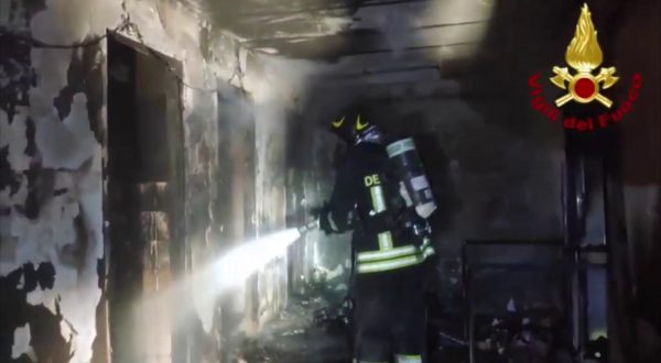 Incendio in azienda di lavorazione alimenti nel ragusano