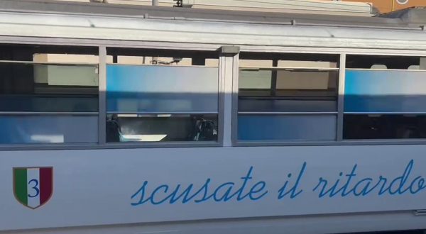 “Scusate il ritardo”: a Napoli un treno per lo scudetto