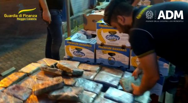 Sequestro record di 2,700 kg di cocaina nel reggino