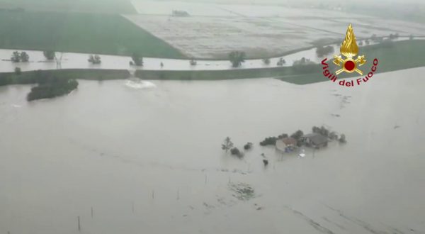 Esonda il torrente Sillaro tra Massa Lombarda e Conselice, le immagini