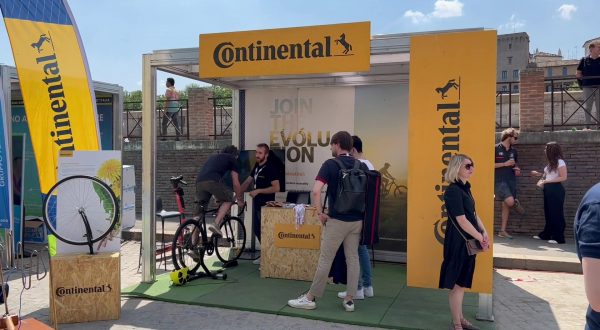 Continental sponsor del Giro-E per mobilità sostenibile