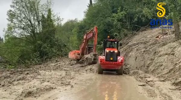 Alluvione in Emilia-Romagna, strade sommerse dal fango