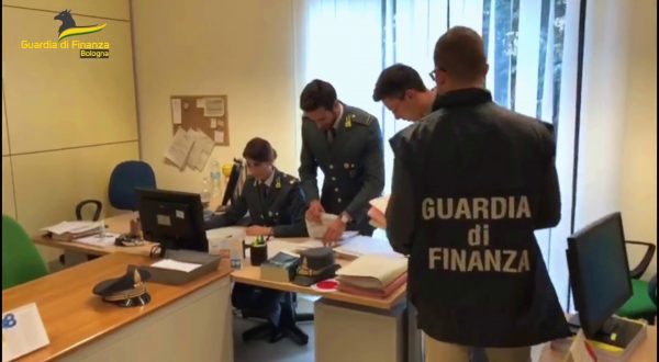 Bologna, maxi frode fiscale da 74 milioni