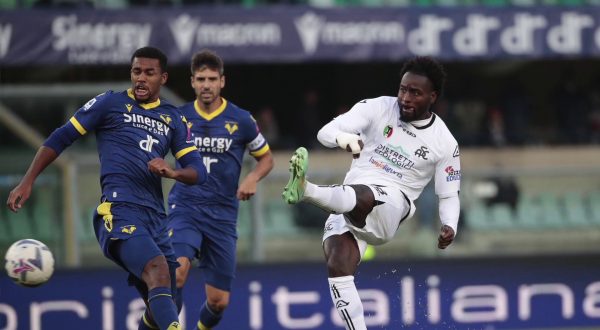 Il Pallone Racconta – Verona salvo, Cagliari in A