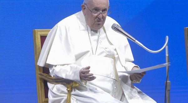 Papa Francesco, staff medico “Il decorso operatorio è regolare”