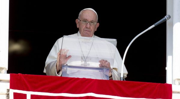 Papa Francesco all’Angelus “Grazie per vicinanza”