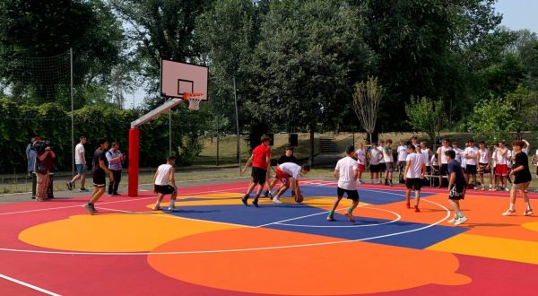 Basket, Kellogg con Belinelli inaugura un campo di quartiere a Milano