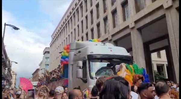 Il Pride “colora” le strade di Palermo, le immagini