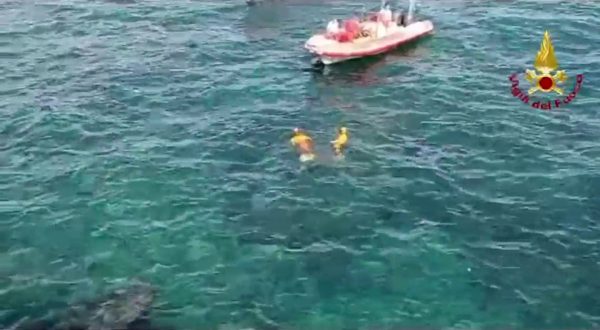 Catania, ritrovato un cadavere in mare, Le immagini drammatiche