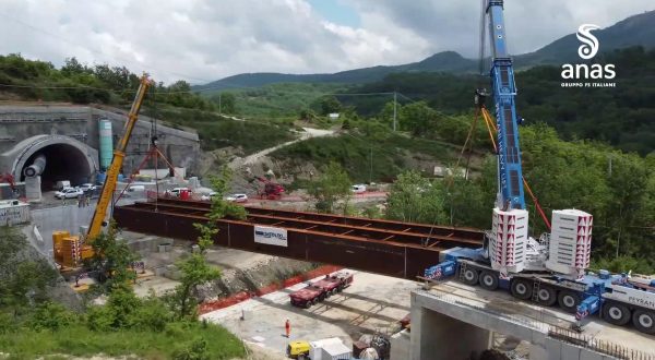 Varato nuovo viadotto sulla statale 652 in Abruzzo, le immagini