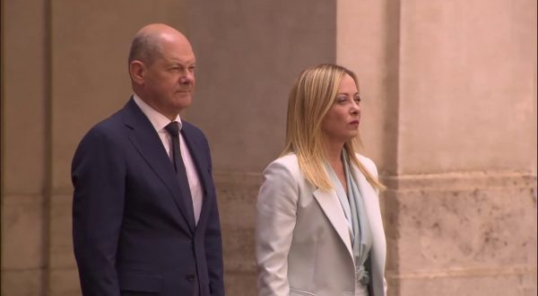 Meloni riceve Scholz a Palazzo Chigi