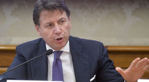 Covid, Conte “Commissione plotone d’esecuzione, è una farsa”