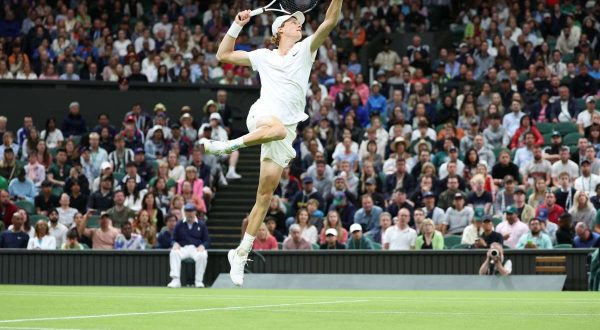 Sinner agli ottavi a Wimbledon, avanza Berrettini