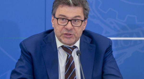 Giorgetti “Pensiamo inflazione al 6%, faremo deficit necessario”