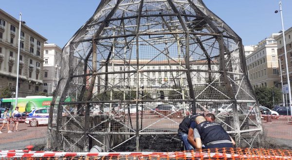 Napoli, la “Venere degli stracci” di Pistoletto distrutta da un incendio