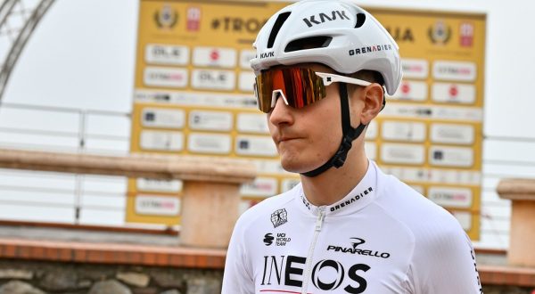 Rodriguez vince 14^ tappa al Tour, Vingegaard resta giallo