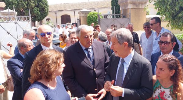 Musumeci al cimitero dei Rotoli di Palermo “Emergenza superata”