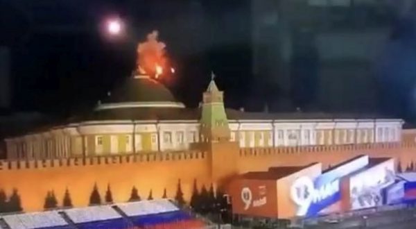 Droni su mosca, un ferito ed edifici danneggiati. Attaccata la Crimea