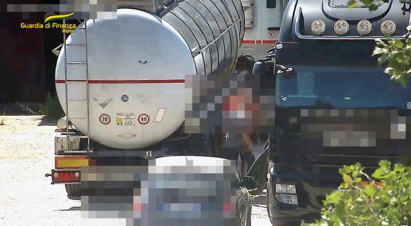 Corruzione e contrabbando di carburanti, arresti e sequestro a Roma