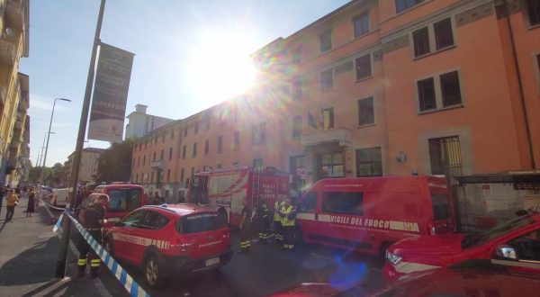 Rogo Rsa Milano, vigili del fuoco al lavoro per la messa in sicurezza