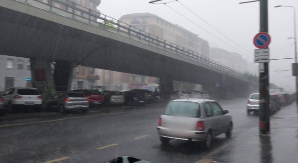 Milano, nuova bomba d’acqua. Seveso e Lambro vicino a esondazione