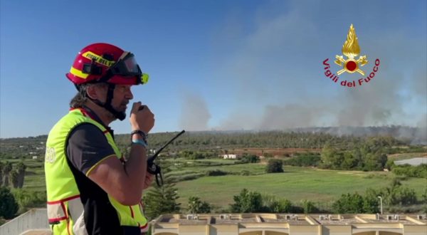 Incendi in Salento, le immagini