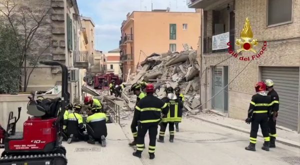 Crolla palazzina in ristrutturazione a Matera, nessuno coinvolto