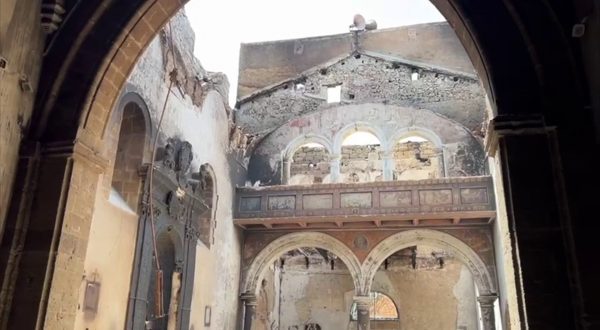 Mattarella a Palermo visita chiesa danneggiata dalle fiamme