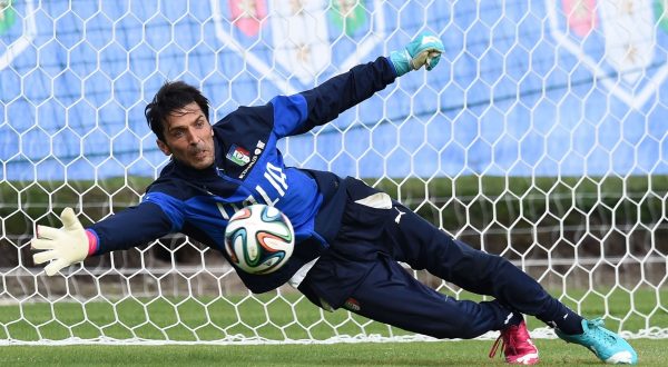 Buffon lascia il calcio “Ti ho dato tutto”