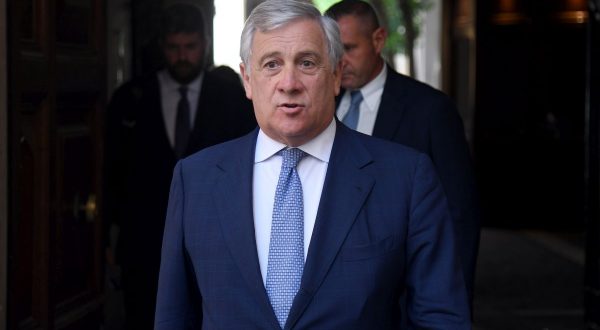 Salario minimo, Tajani “Lavoriamo per dare stipendi più ricchi”