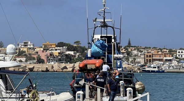 A Lampedusa ispezione di Questura e Capitaneria su nave Sea Watch