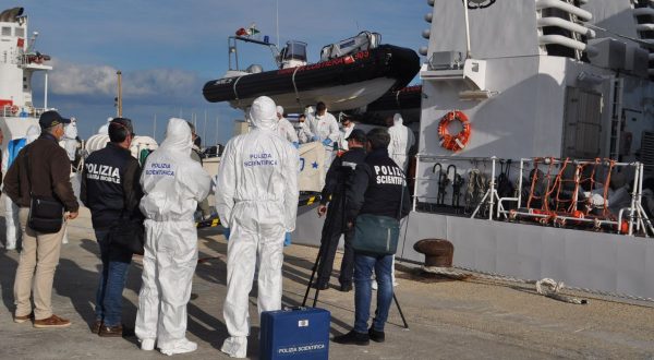 Sbarco di 37 migranti a Pozzallo, denunciati tre presunti scafisti