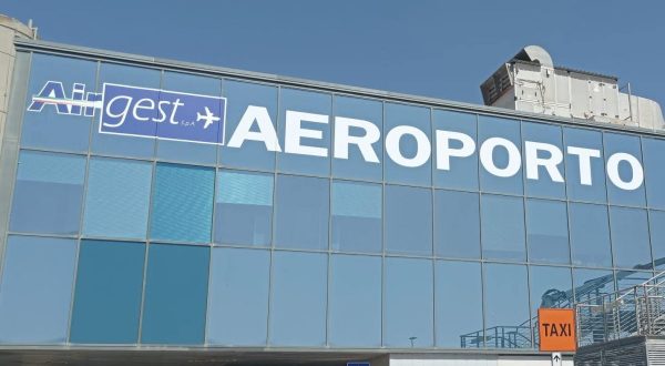 Incendio all’aeroporto di Trapani, scalo chiuso