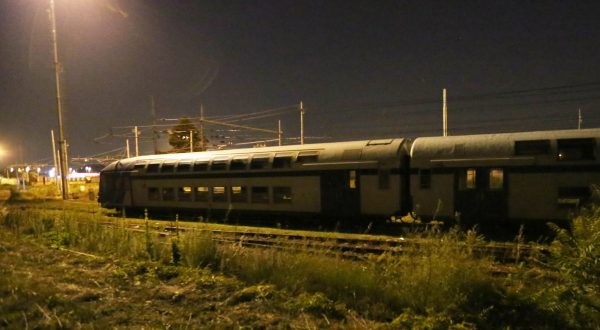 Treno travolge operai nel torinese, 5 morti