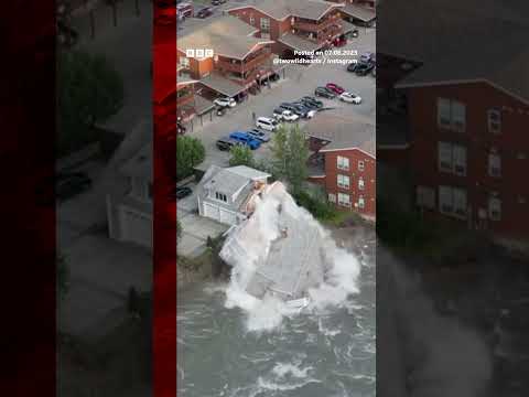 This house collapsing prompted officials to evacuate a whole street. #Shorts #Alaska #BBCNews