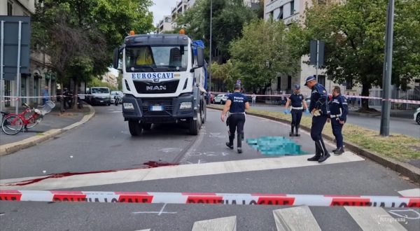 Milano, ciclista muore travolta da un camion. Quinto caso in un anno