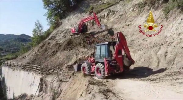 Ruspe al lavoro per il ripristino della viabilità a Rocca San Casciano