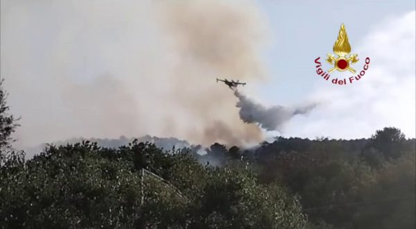 Ancora fiamme in Liguria, proseguono le operazioni di spegnimento