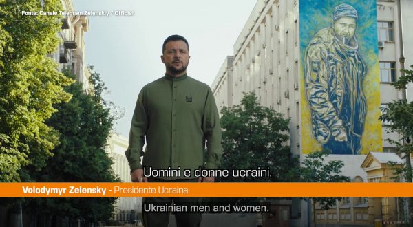 Ucraina, Zelensky “Tutti importanti nella difesa dell’indipendenza”