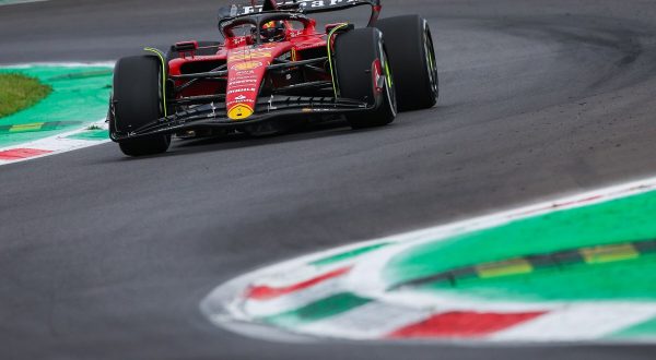 Sainz detta il ritmo nelle libere di Monza