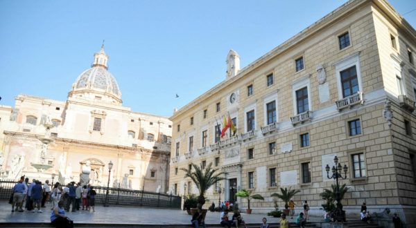 Comune di Palermo, Forza Italia minaccia la crisi se Lagalla non cambia la giunta