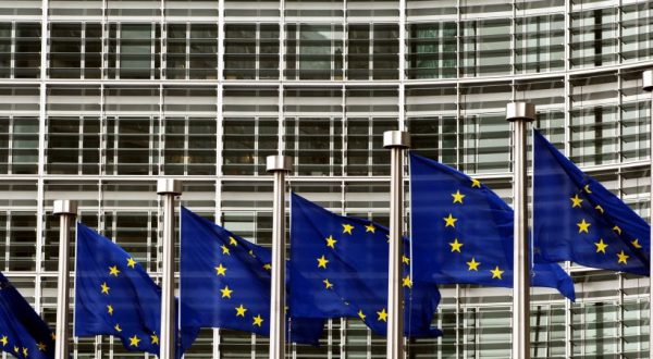 Commissione Ue taglia stime di crescita, Pil Italia +0,9% nel 2023