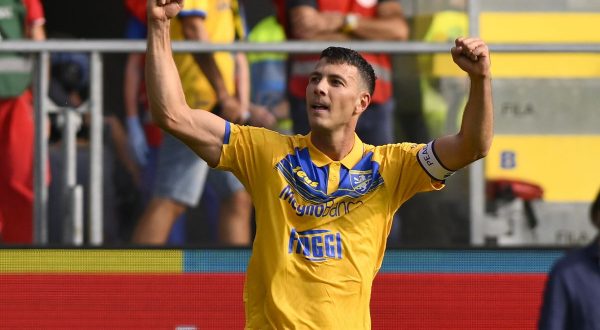 Pinamonti illude il Sassuolo, il Frosinone rimonta e vince 4-2