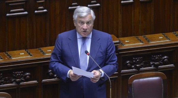 Migranti, Tajani “Serve una strategia globale di Unione Europea e Onu”